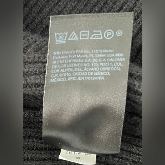 🆕 White House Black Market sweater in black with white collar size small - Picture 12 of 12